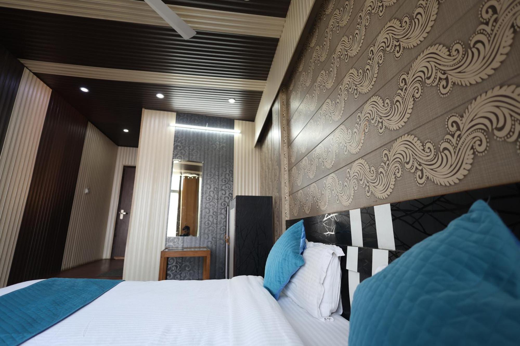 Sleeping Beauty Hotel Moutain View Property Joshīmath Zewnętrze zdjęcie
